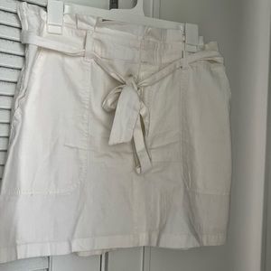 American Eagle paper bag waist skirt with tie closure. Size large.